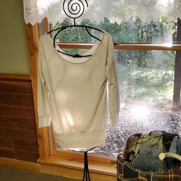 Wet Seal Raw Edge Scoop Neck Sz. M Sweatshirt - Picture 2 of 7